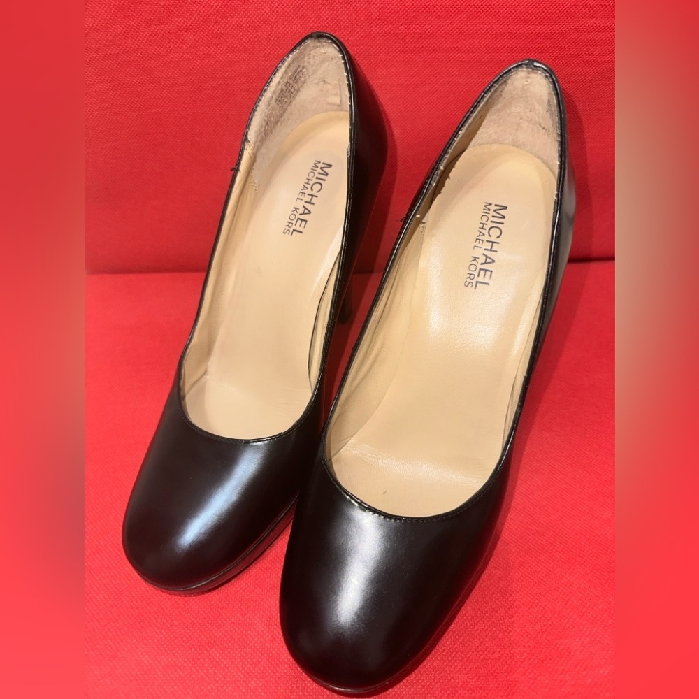 MICHAEL Michael Kors Leather platform heals size 7.5 Classic Black Gorgeous 5"